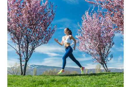 ...Läufer. Sportler freuen sich nun darüber, dass Glätte und Eis der Vergangenheit angehören und das Outdoor-Training starte...