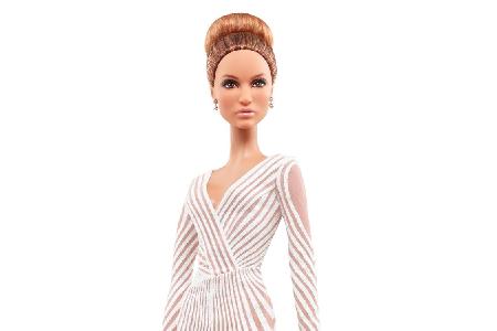 ...auch als Barbie präsentiert J.Lo eine edle Robe.