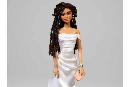 Zendaya trägt als Barbie ihren Look von den Oscars 2015 - inklusive der Dreadlocks von damals.
