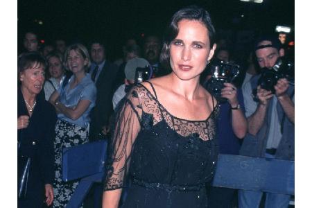 Als attraktive Amerikanerin Carrie verdrehte Andie MacDowell 1994 Hugh Grants Charakter Charles den Kopf. Der Film war nach ...