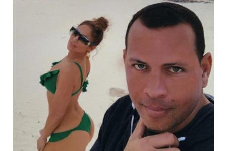 Vor ein paar Tagen dann die große Überraschung: Auf den Bahamas hält der ehemalige Football-Star um die Hand von J.Lo an.
