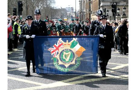 Am 17. März verwandelt sich die Innenstadt von London in eine einzige Feiermeile. Am Trafalgar Square wird ein kostenloses F...