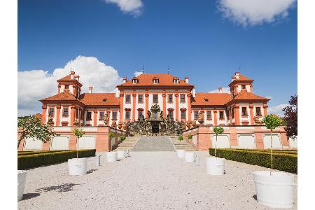Im nördlichen Stadtteil Troja befindet sich das gleichnamige Schloss. Wenzel Adalbert Graf von Sternberg ließ es Ende des 17...
