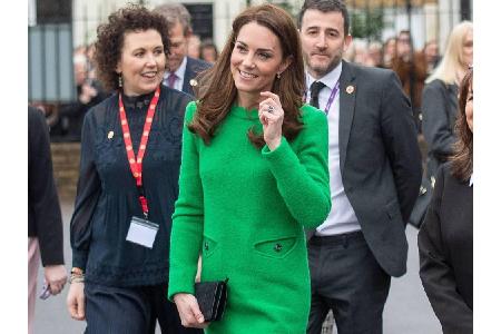 Grün hat es der Duchess of Cambridge wirklich angetan. Bei zahlreichen Events sieht man sie in dieser Farbe, wie hier bei ei...
