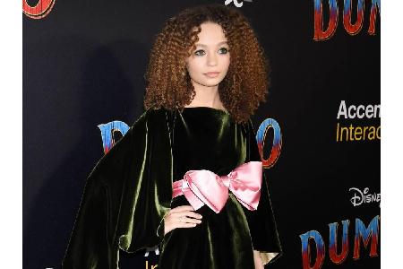Nico Parker, Tochter der britischen Schauspielerin Thandie Newton bewies, dass das richtige Accessoire ein Outfit perfekt ma...