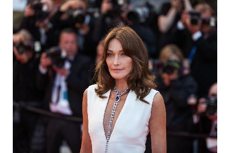 Die frühere französische First Lady Carla Bruni verlor hingegen auf Instagram nicht viele Worte und schrieb zu einem Foto de...