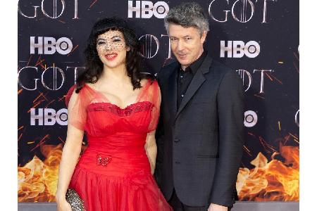 Aidan Gillen ist privat mit der irischen Sängerin Camille O'Sullivan liiert.