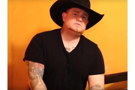 Justin Carter verstarb in diesem Jahr mit nur 35 Jahren. Im März wurde der US-Country-Sänger während eines Video-Drehs verse...
