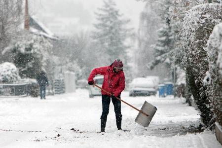 Schnee schippen imago ralph peters.jpg