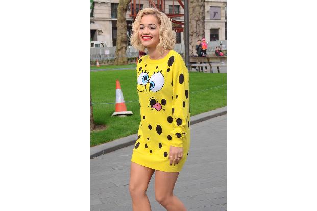 Rita Ora zeigte sich ganz im Zeichen des Schwamms - so feierte die britische Sängerin ihre neue Single Rita Ora zeigte sich ganz im Zeichen des Schwamms - so feierte die britische Sängerin ihre neue Single