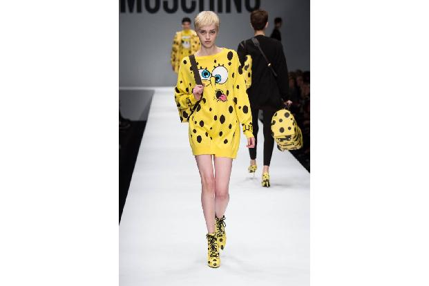...vielleicht wollte Ora auch nur ihrem Kumpel Jeremy Scott einen Gefallen tun, der immerhin den Pullover für die aktuelle M...