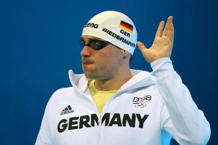 Biedermann organisiert Schwimmfest in Halle