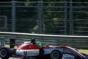 Formel 3 in Monza: Schumacher erstmals auf dem Podium