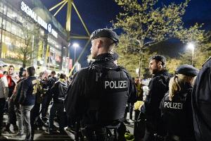 Explosionen am BVB-Bus: Polizei spricht von "gezieltem Angriff auf die BVB-Mannschaft"