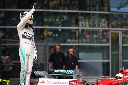 <p>Auch im Qualifying ist Lewis Hamilton in Shanghai kaum zu schlagen. Der Brite rast sechs Mal auf die Pole Position und hä...