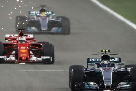 Formel 1: Vettel nach Safety-Car-Phase in Führung Formel 1: Vettel nach Safety-Car-Phase in Führung