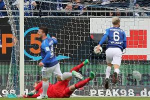 Darmstadt vertagt Abstieg nach Last-Minute-Sieg gegen schwache Schalker
