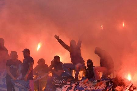 Fankrawalle: Derby in Stuttgart vor dem Abbruch Fankrawalle: Derby in Stuttgart vor dem Abbruch