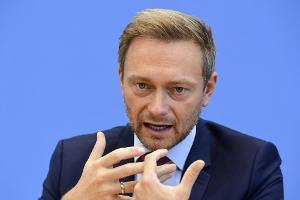 Lindner fordert: Özil soll deutsche Hymne mitsingen