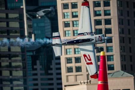 Red Bull Air Race: Weltmeister Dolderer in San Diego auf Platz drei