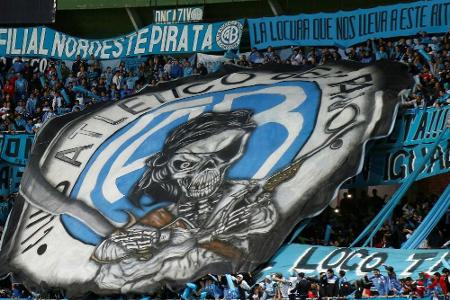 Gewalt in Argentinien: Fan wird von Tribüne gestoßen und stirbt Gewalt in Argentinien: Fan wird von Tribüne gestoßen und stirbt