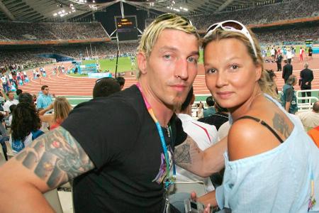 Zumindest privat findet van Almsick im gleichen Jahre noch ihr neues Glück. Für die nächsten vier Jahre ist sie mit dem Para...