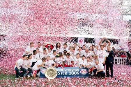 Mit dem Niederländer Co Adriaanse auf der Betreuerbank wird der Titel nach dem Rapid-Intermezzo 2008 in der Folgesaison zurü...
