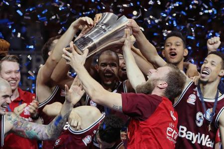 Der deutsche Basketball-Meister FC Bayern München ist auf dem Weg zur Titelverteidigung nach 14 Saisonspielen noch unbesiegt... Der deutsche Basketball-Meister FC Bayern München ist auf dem Weg zur Titelverteidigung nach 14 Saisonspielen noch unbesiegt...