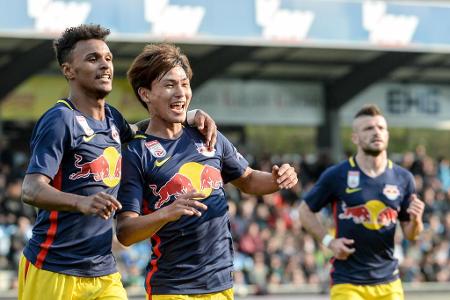 Takumi Minamino steht Ulmer nicht nach, trifft ebenfalls doppelt. Am Ende fertigt Salzburg den nächsten 'Titelrivalen' mit 5...