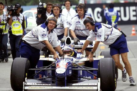 1997 holt Williams seinen bislang letzten Titel in der Königsklasse. Jacques Villeneuve und Heinz-Harald Frentzen sind es, d...