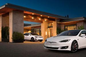 Neuzulassungen von Elektroautos steigen weiter