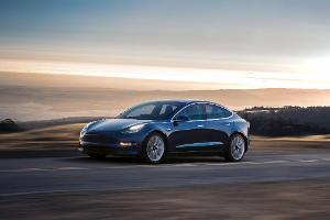 Autotester bemängeln Bremsen des Tesla Model 3