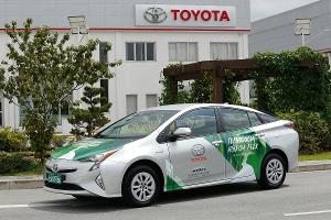 Dieser Toyota Hybrid fährt auch mit Ethanol