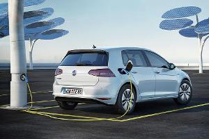 Politik: 1 Million E-Autos bis 2020 bleibt Ziel