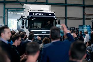 Designwerk zeigt seinen E-Sattelschlepper