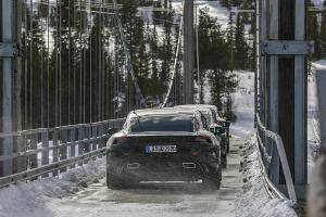 Porsche macht Mitarbeiter fit für Taycan-Start