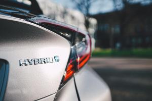 Toyota legt dank Hybrid zu