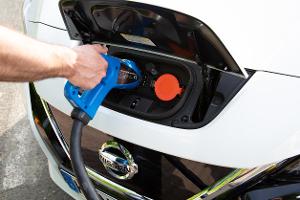 E-Autos können Solarstrom bidirektional speichern