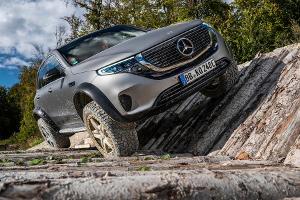 EQC als E-Geländewagen 4×4 hoch zwei