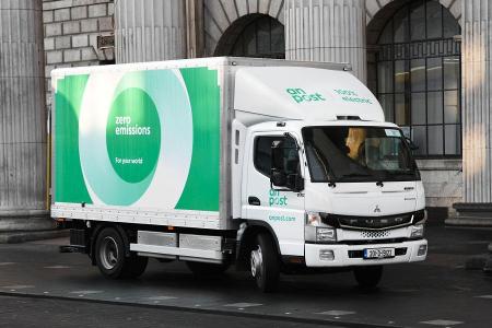 Zwei Fuso eCanter für Dublin