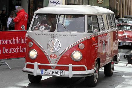 Zeitreise: Unterwegs im VW T1 von 1962