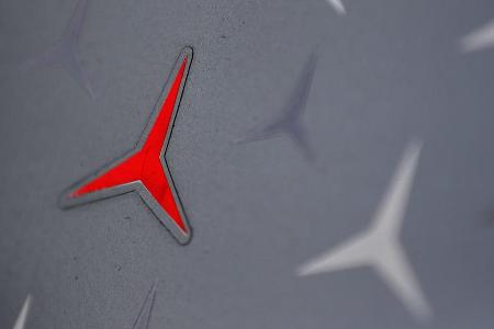 Ein Stern am Mercedes wird dauerhaft in Rot an Niki Lauda erinnern