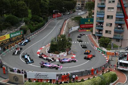 So herzhaft lacht Mercedes über und mit Lewis Hamilton!