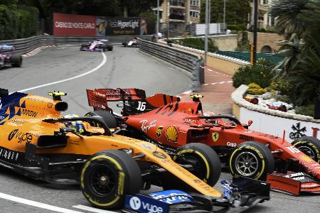 So herzhaft lacht Mercedes über und mit Lewis Hamilton!