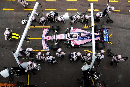 So herzhaft lacht Mercedes über und mit Lewis Hamilton!