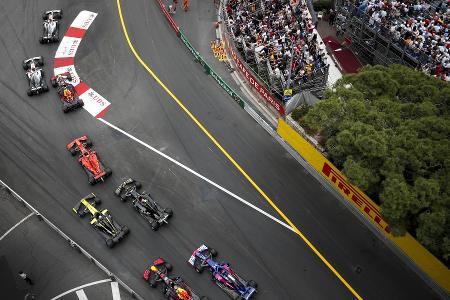 So herzhaft lacht Mercedes über und mit Lewis Hamilton!