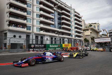 So herzhaft lacht Mercedes über und mit Lewis Hamilton!