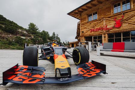 Spektakulärer PR-Stunt: Red Bull RB15 auf dem Wiener Riesenrad
