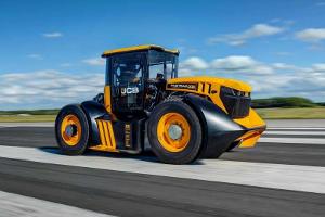 F1-Team hilft JCB bei neuem Weltrekord für schnellsten Traktor