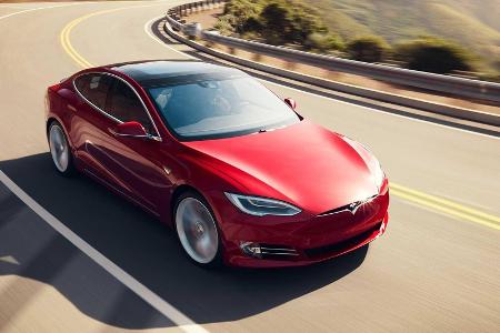 Porsche Taycan im Vergleich mit Porsche Panamera und Tesla Model S